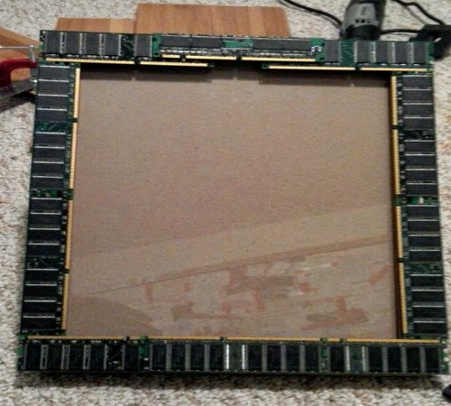 hiasan bingkai foto dari chip memori ram komputer
